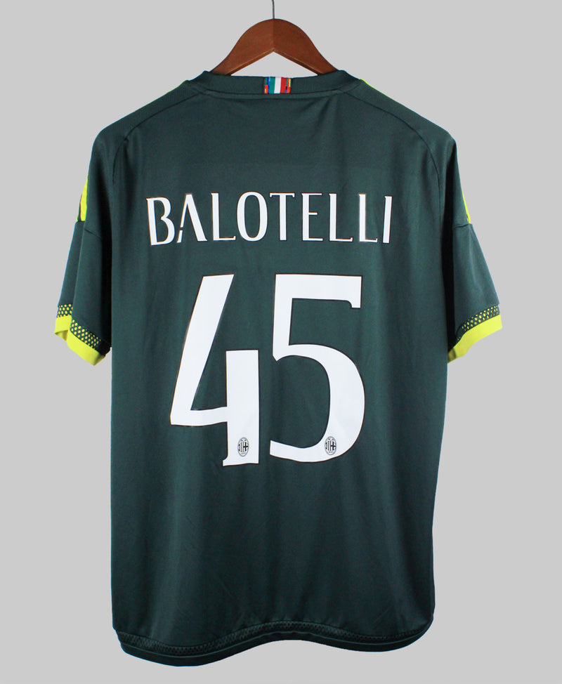 AC Milan 2015-16 Balotelli Third Kit (XL)