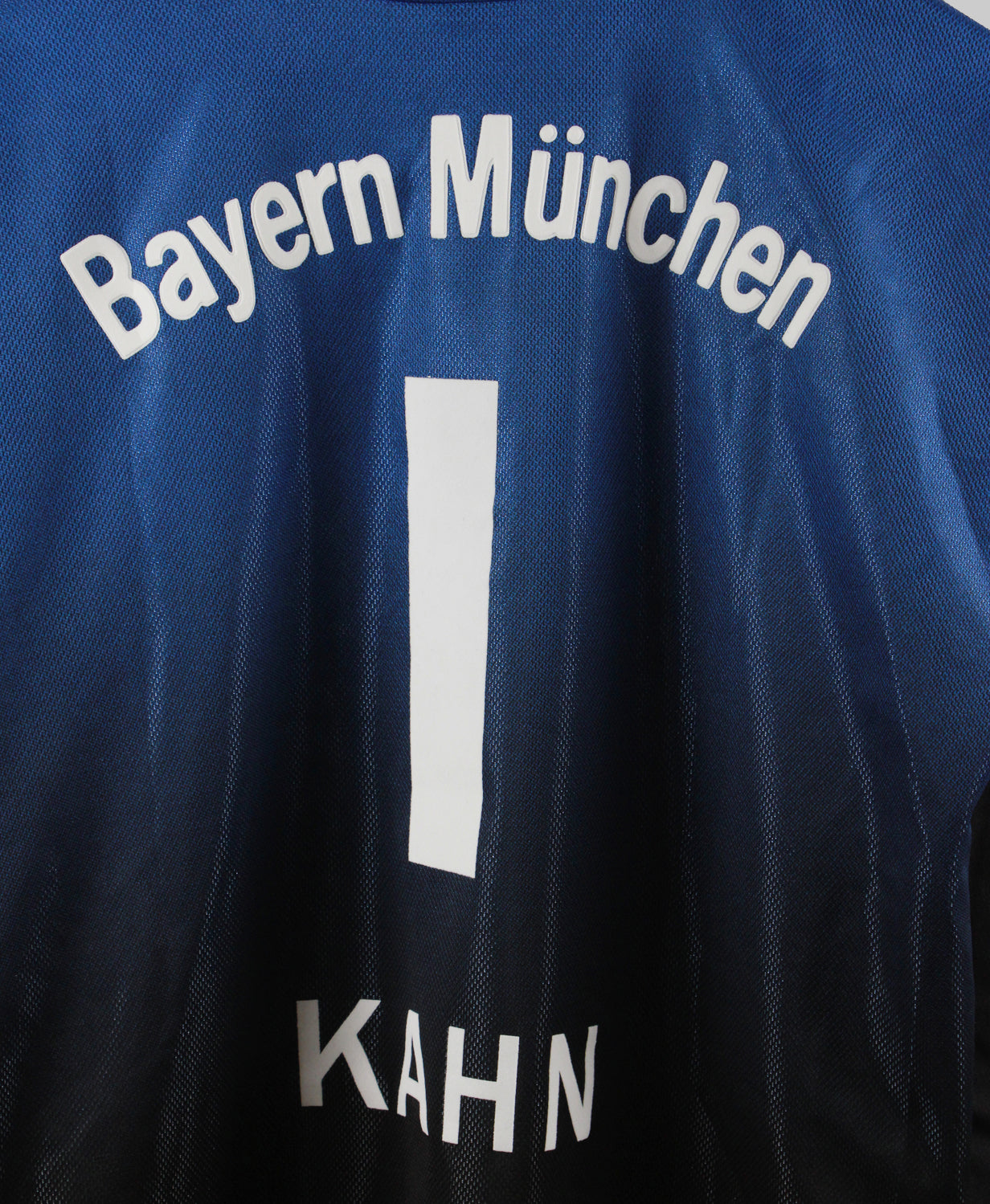 Bayern Munich 2002-03 Kahn Goalkeeper Kit (M)