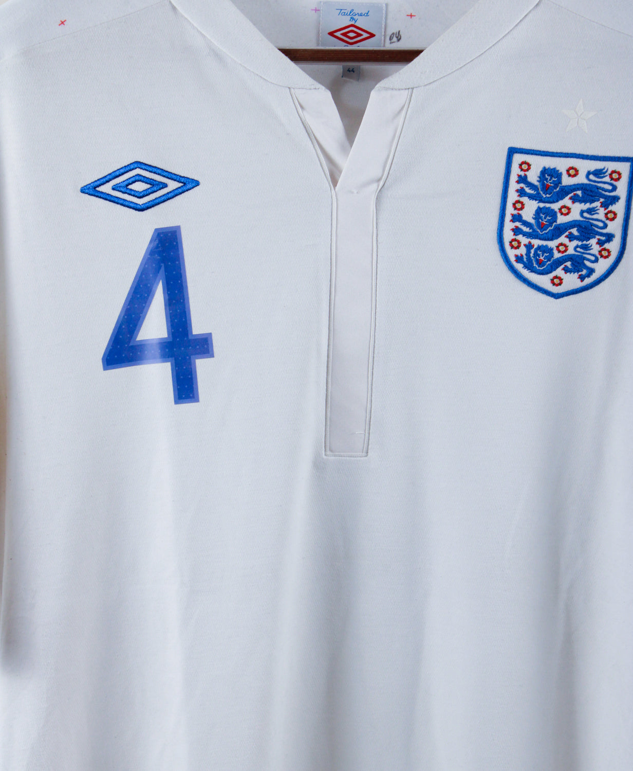 England 2010-11 Gerrard Home Kit (XL)