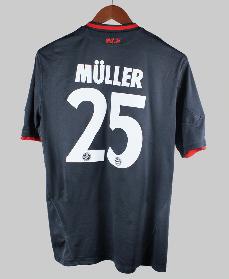 Bayern Munich 2010-11 Muller Third Kit (M)