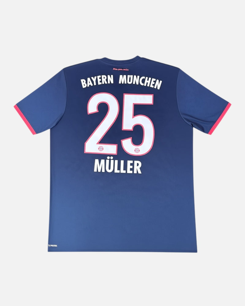 Bayern Munich 2017-18 Muller away vintage football shirt, size XL.