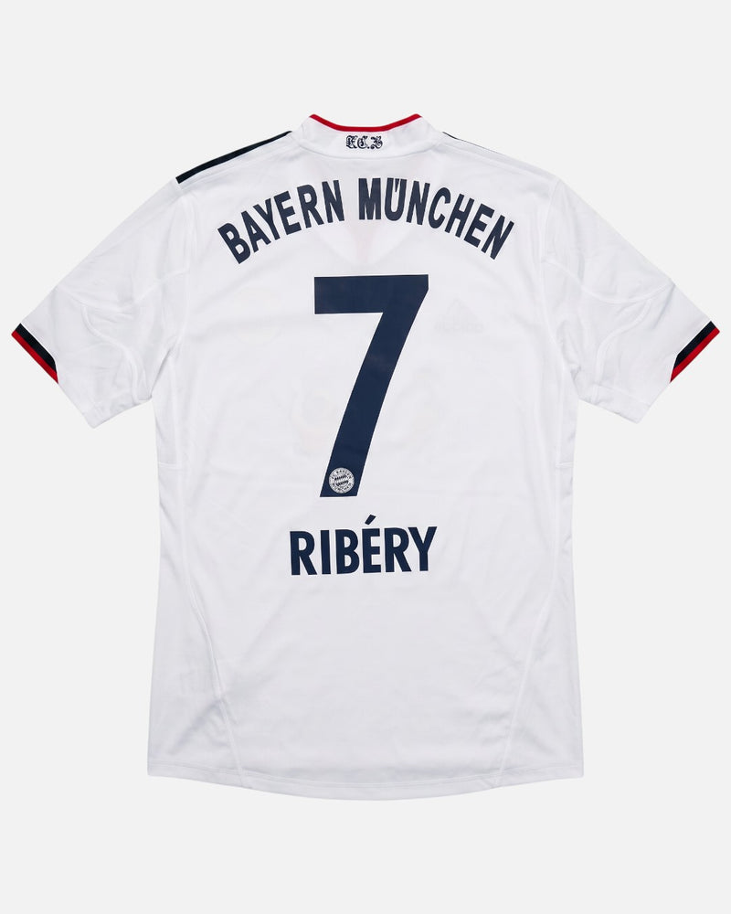 Bayern Munich 2010-11 Ribery away vintage football shirt, size S.