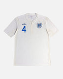England 2010-11 Gerrard Home Kit (Large) - front