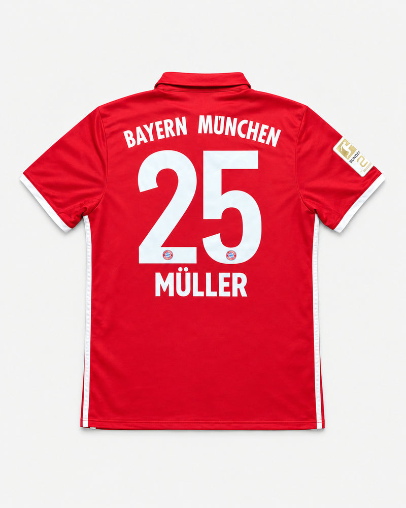 Bayern Munich 2016-17 Muller home vintage football shirt, size Medium, back.