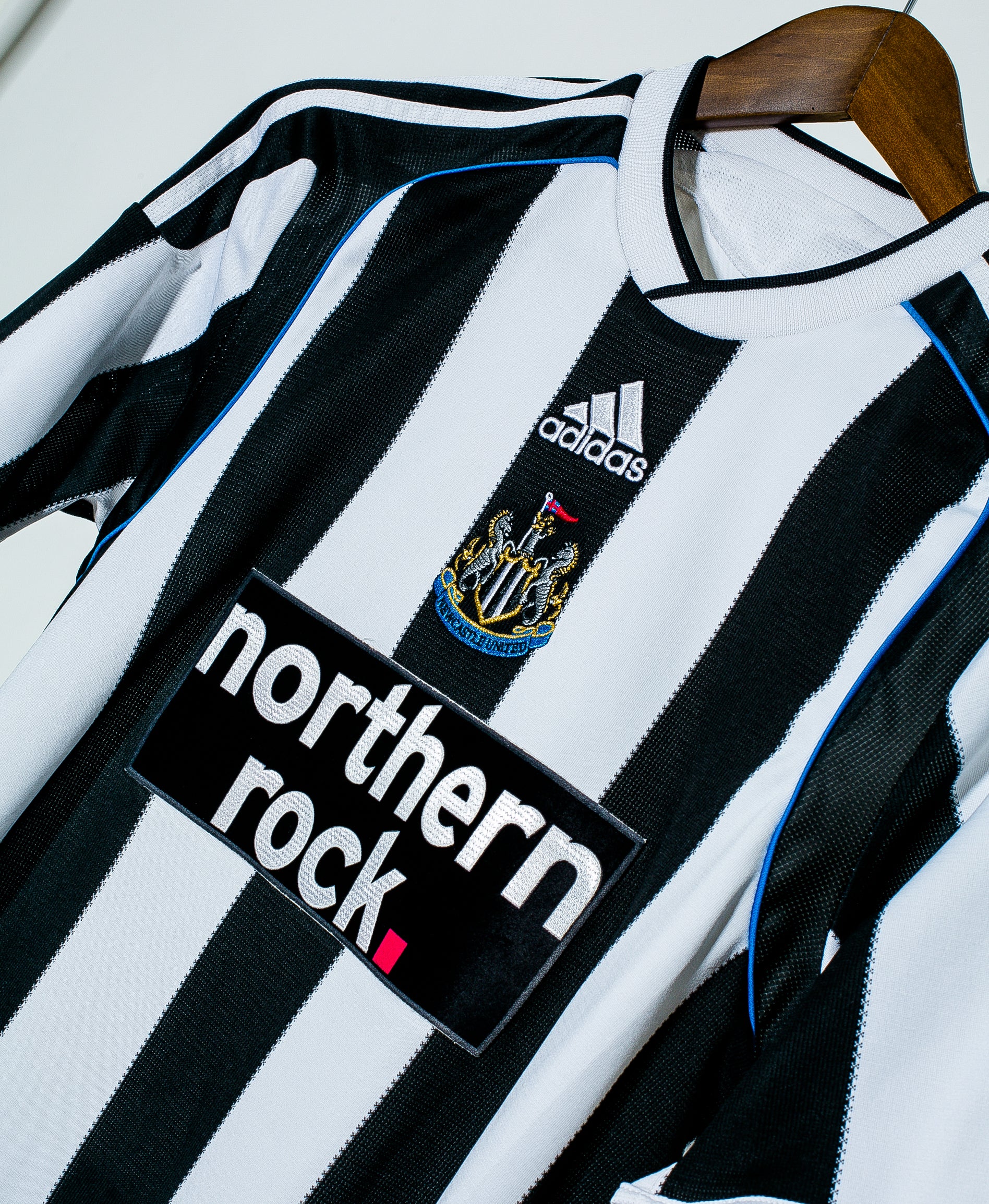 Newcastle 2009-10 Home Kit (L)