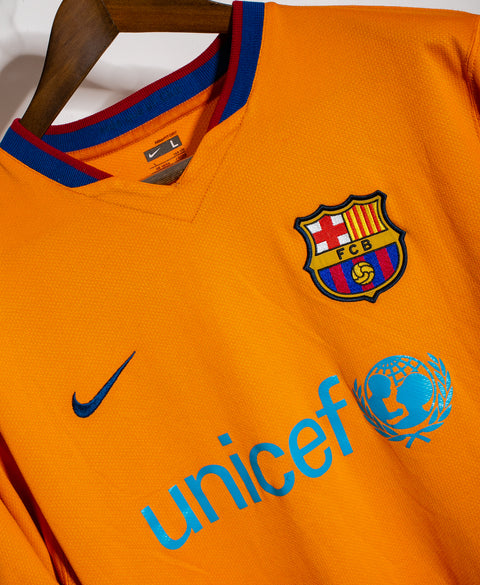 Barcelona 2006-07 Ronaldinho Away Kit (L)