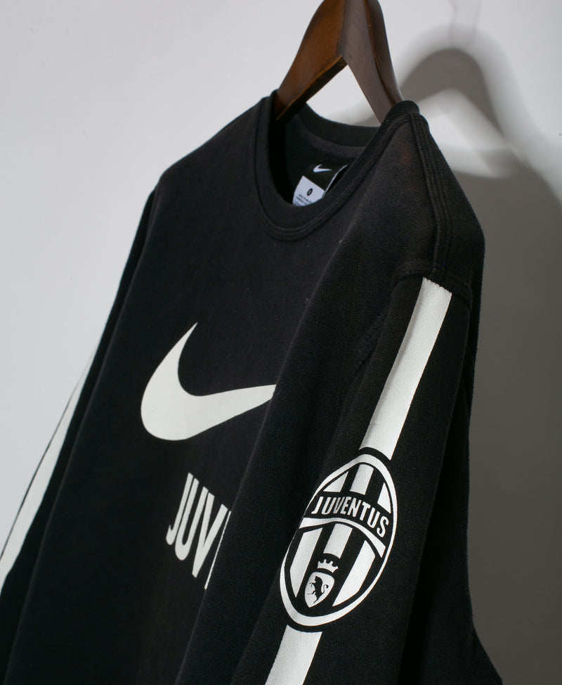 Juventus Long Sleeve Nike Crewneck (L)