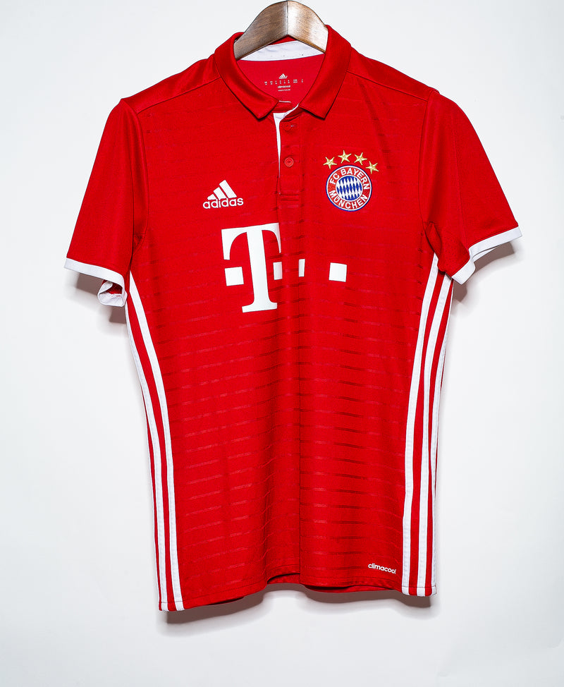 Bayern Munich 2016-17 Lewandowski Home Kit (M)
