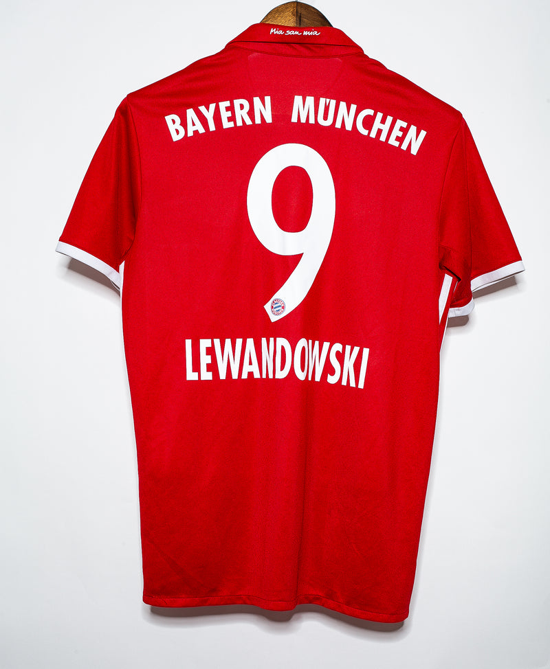 Bayern Munich 2016-17 Lewandowski Home Kit (M)