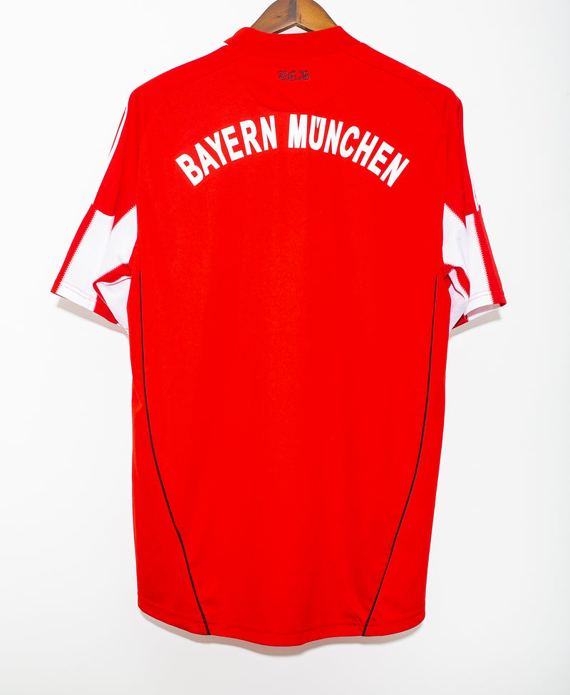 Bayern Munich 2010-11 Home Kit (L)