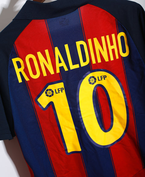 Barcelona 2003-04 Ronaldinho Home Kit (L)