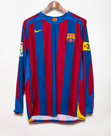 Barcelona 2005-06 Ronaldinho Long Sleeve Home Kit (M)