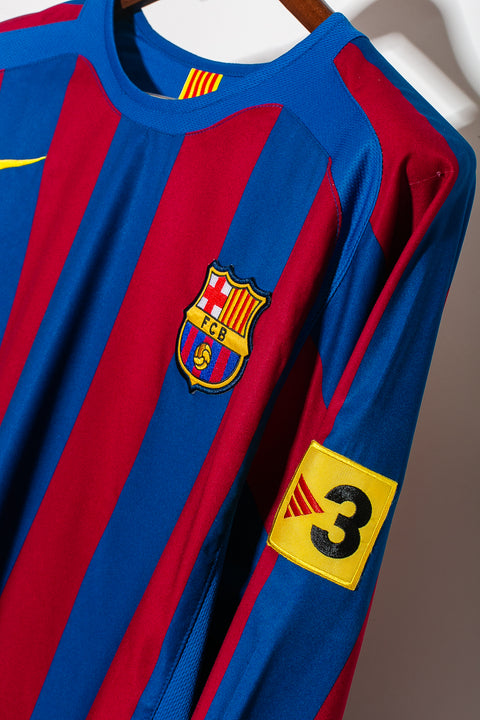 Barcelona 2005-06 Ronaldinho Long Sleeve Home Kit (M)