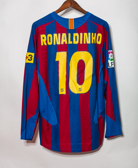 Barcelona 2005-06 Ronaldinho Long Sleeve Home Kit (M)