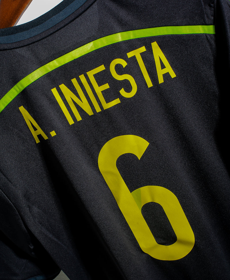 2014 Spain Away #6 Iniesta ( L )