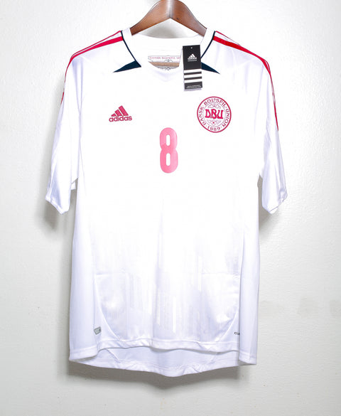 2012 Denmark Away #8 Eriksen BNWT ( L )