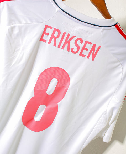 2012 Denmark Away #8 Eriksen BNWT ( L )