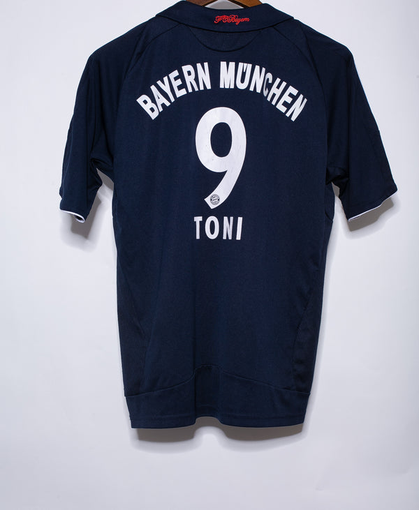 Bayern Munich 2008-09 Toni Away Kit (YXL)