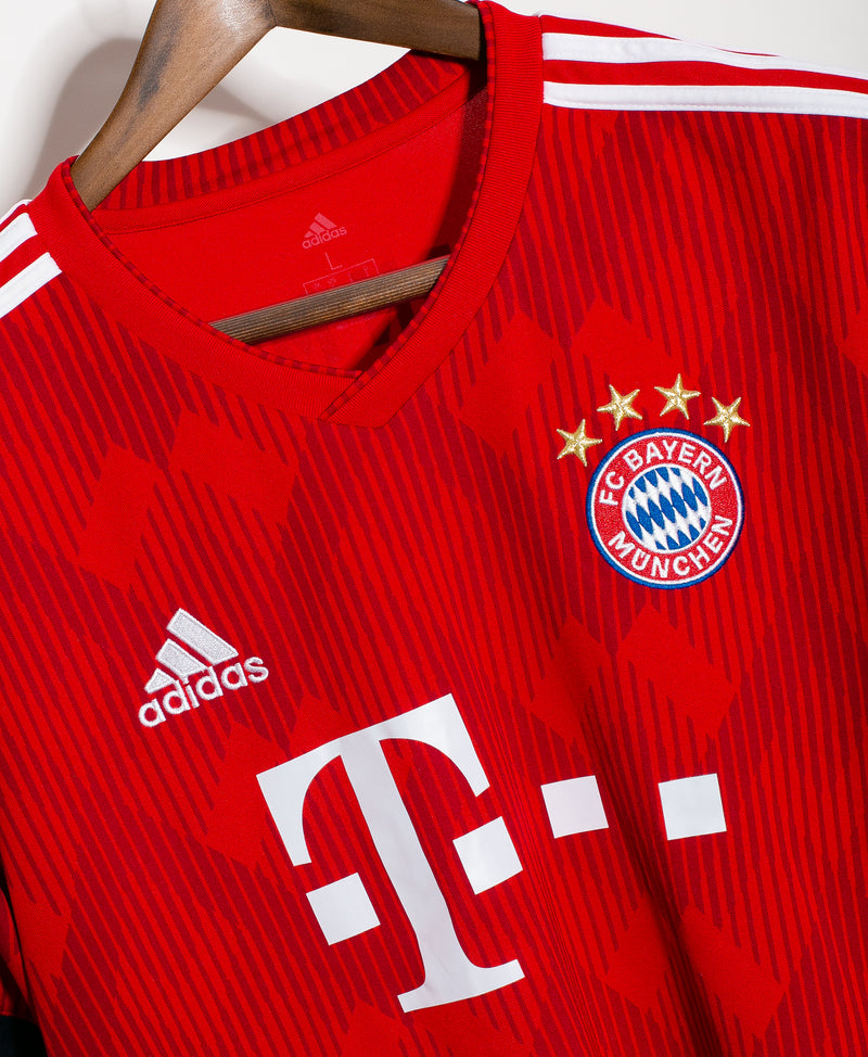 Bayern Munich 2018-19 Davies Home Kit (L)