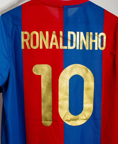 2006 FC Barcelona Home #10 Ronaldinho Basic Version ( L )