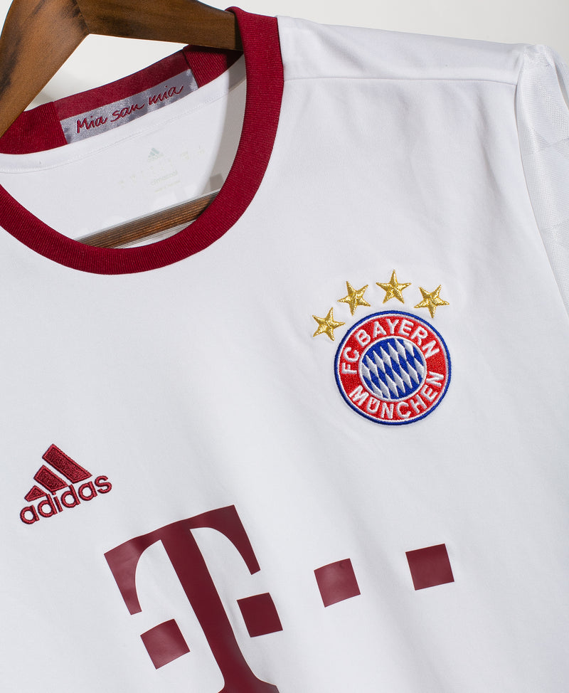 Bayern Munich 2016-17 Lewandowski Third Kit (L)