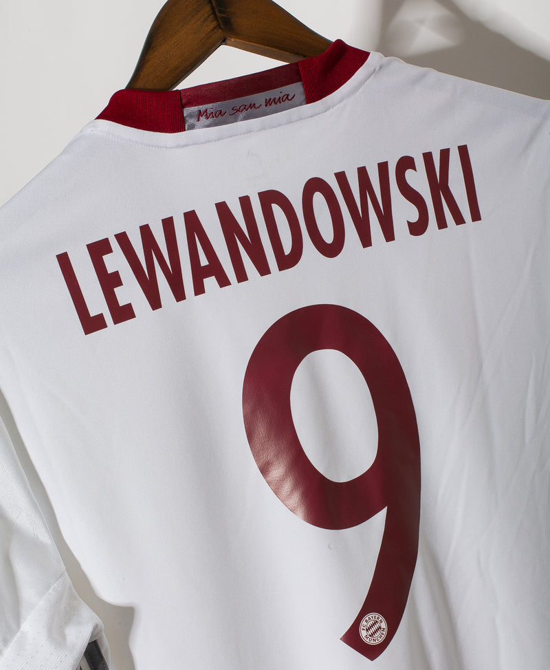 Bayern Munich 2016-17 Lewandowski Third Kit (L)