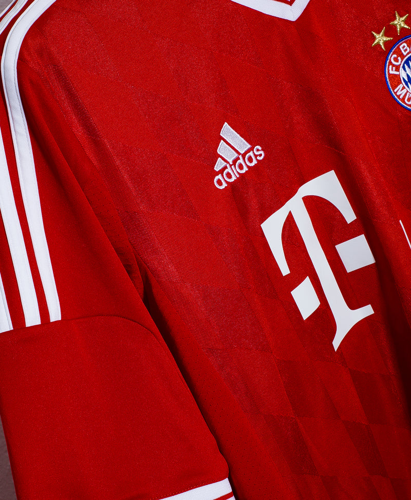 Bayern Munich 2013-14 Schweinsteiger Home Kit (L)