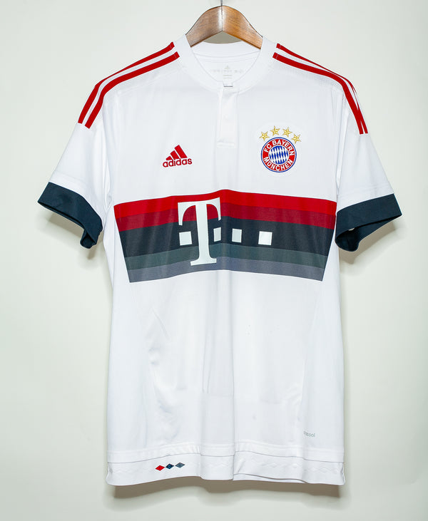 Bayern 2015-16 Costa Away Kit (L)
