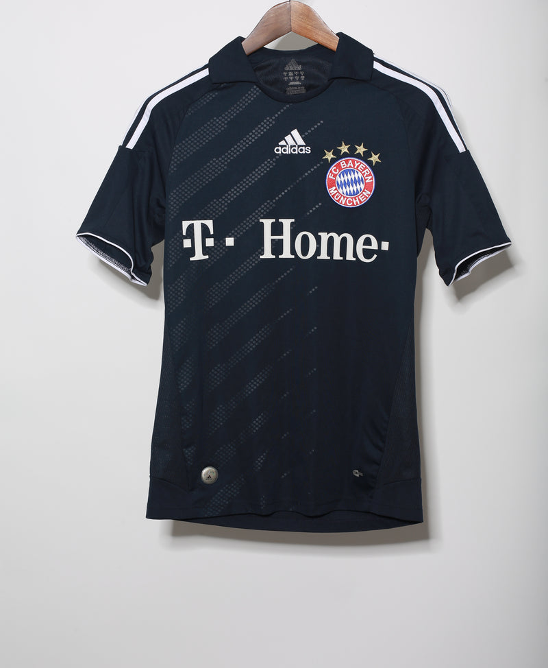 Bayern Munich 2009-10 Schweinsteiger Away Kit (S)