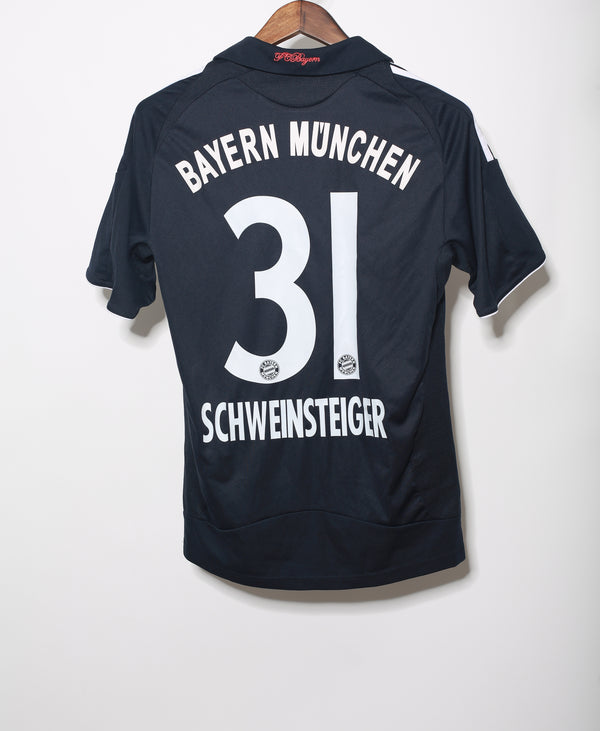 Bayern Munich 2009-10 Schweinsteiger Away Kit (S)