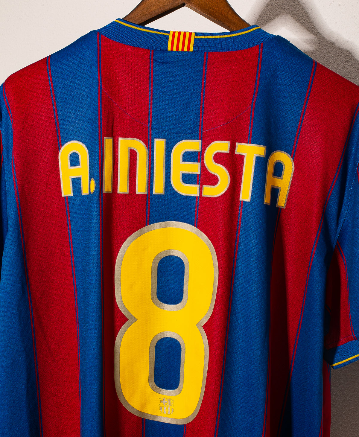 Iniesta Kit Small Barcelona 2009-10 Iniesta Home Kit (XL) – Saturdays Football