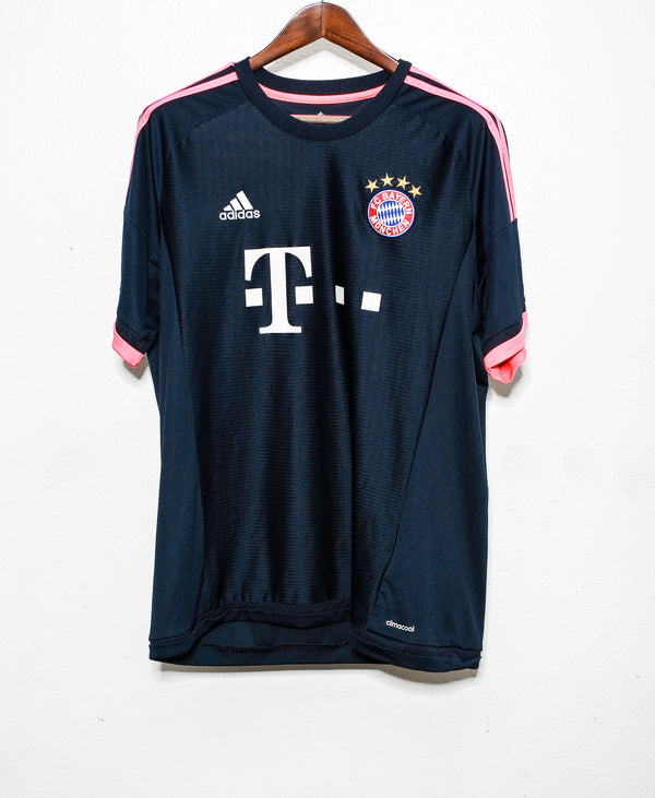 Bayern Munich 2015-16 Muller Away Kit (XL)