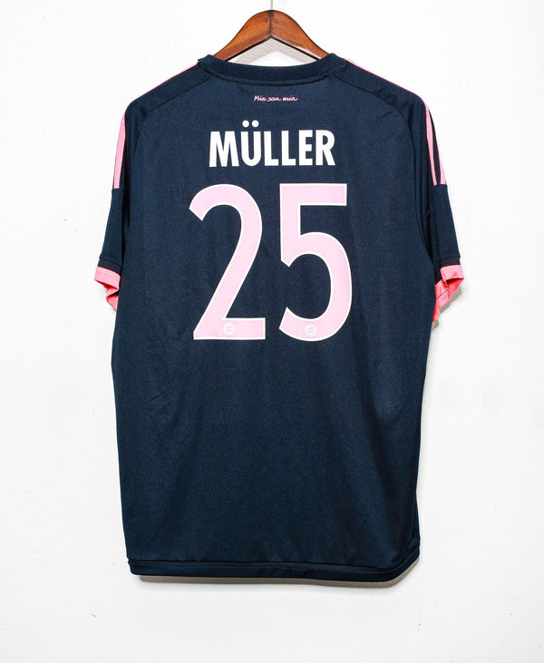 Bayern Munich 2015-16 Muller Away Kit (XL)