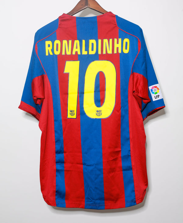 2004-05 Barcelona Ronaldinho Home Kit (2XL)