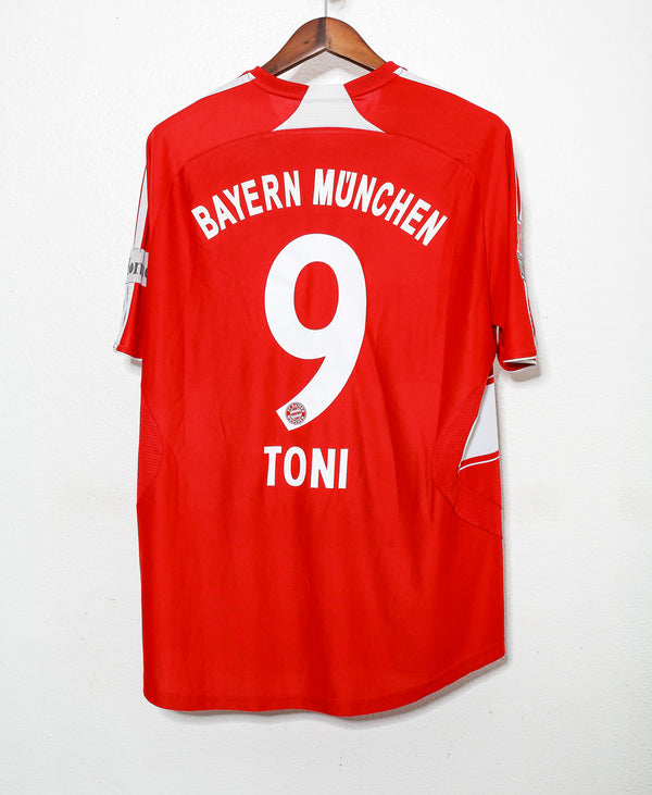 Bayern Munich 2007-08 Toni Home Kit (L)