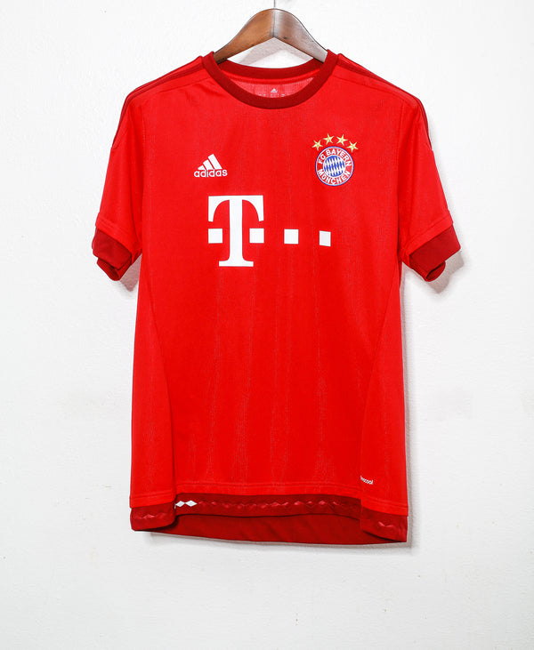 Bayern Munich 2015-16 Muller Home Kit (L)