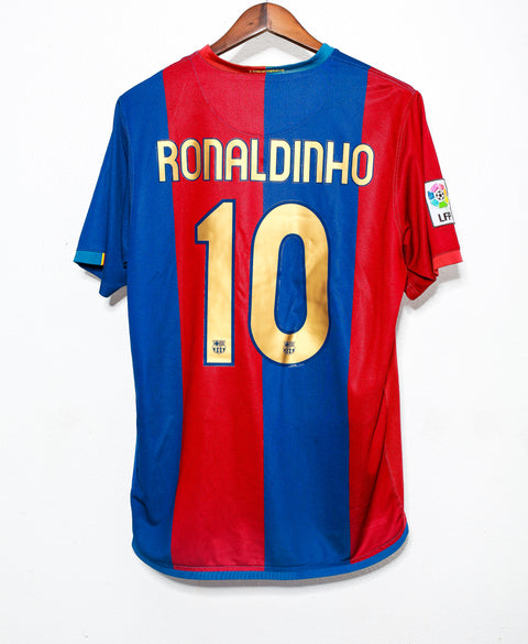 Barcelona 2006-07 Ronaldinho Home Kit (L)