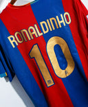 Barcelona 2006-07 Ronaldinho Home Kit (L)