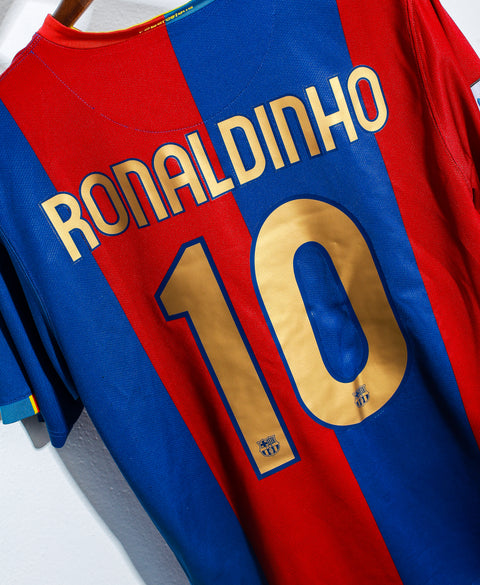 Barcelona 2006-07 Ronaldinho Home Kit (L)