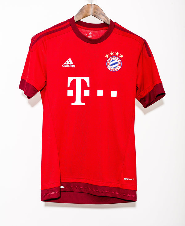 Bayern Munich 2015/16 Lewandowski Home Kit ( S )